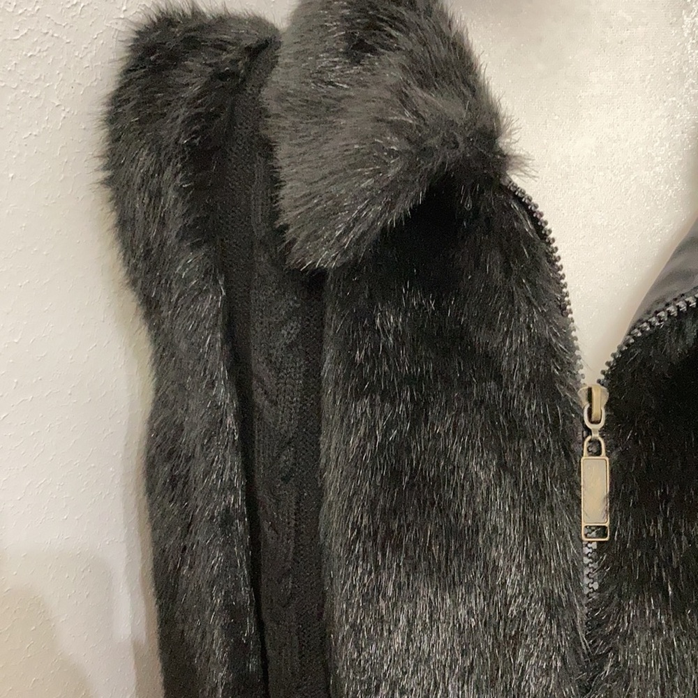 EUC Vintage Mercer Street Studio Faux Fur & Sweater Black Vest Size: PXL - Picture 6 of 10